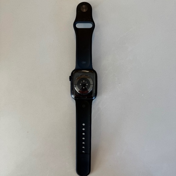 Apple Watch Series 8 GPS, 45mm Midnight Aluminum Case with Black Sport Band - Picture 2 of 5